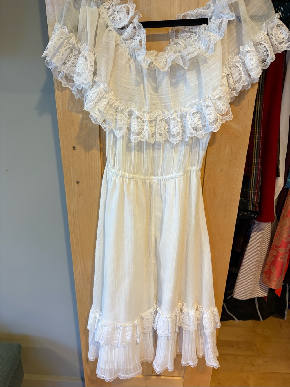 Vintage 80’s White Lace-layered Dress - Picture 4 of 11
